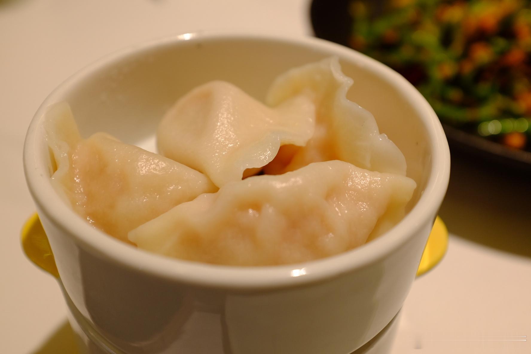 司机介绍的船歌海鲜饺子店，点了一大份混合海鲜饺🥟，鲅鱼，黄花鱼，墨鱼，海胆，和