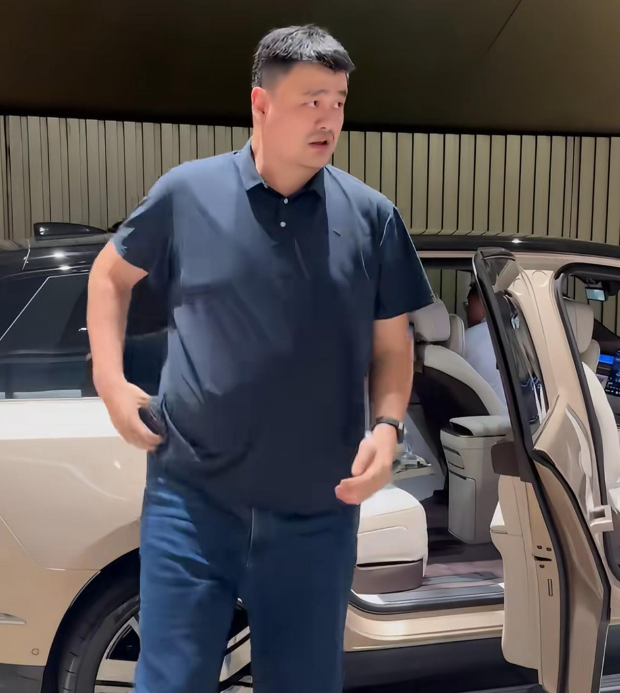姚明和蔚来汽车老板亲临现场见证上海男篮夺冠！

也许是姚明预见了上海男篮会在主场