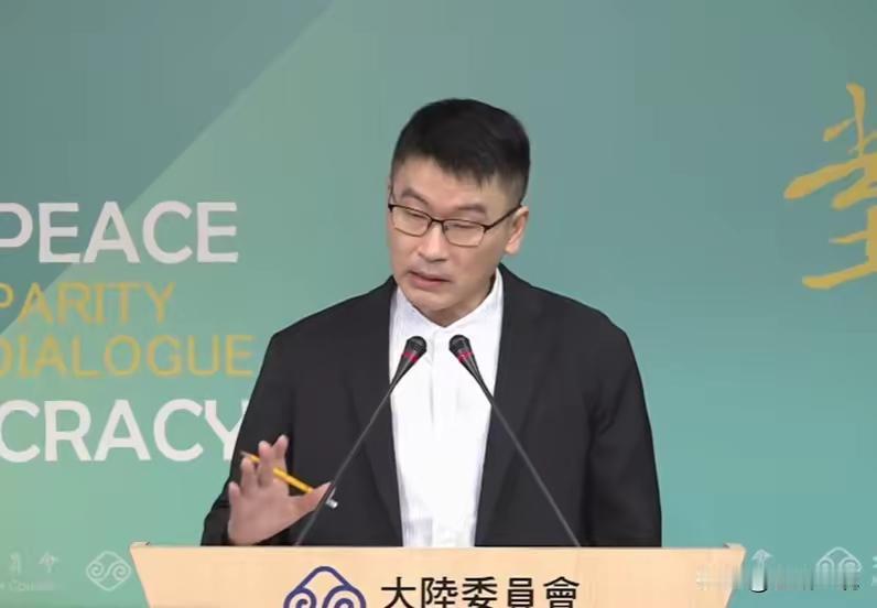 黄国昌参加电台节目称自己愿意像馆长一样去大陆访问，不能“固步自封”。
对此，陆委