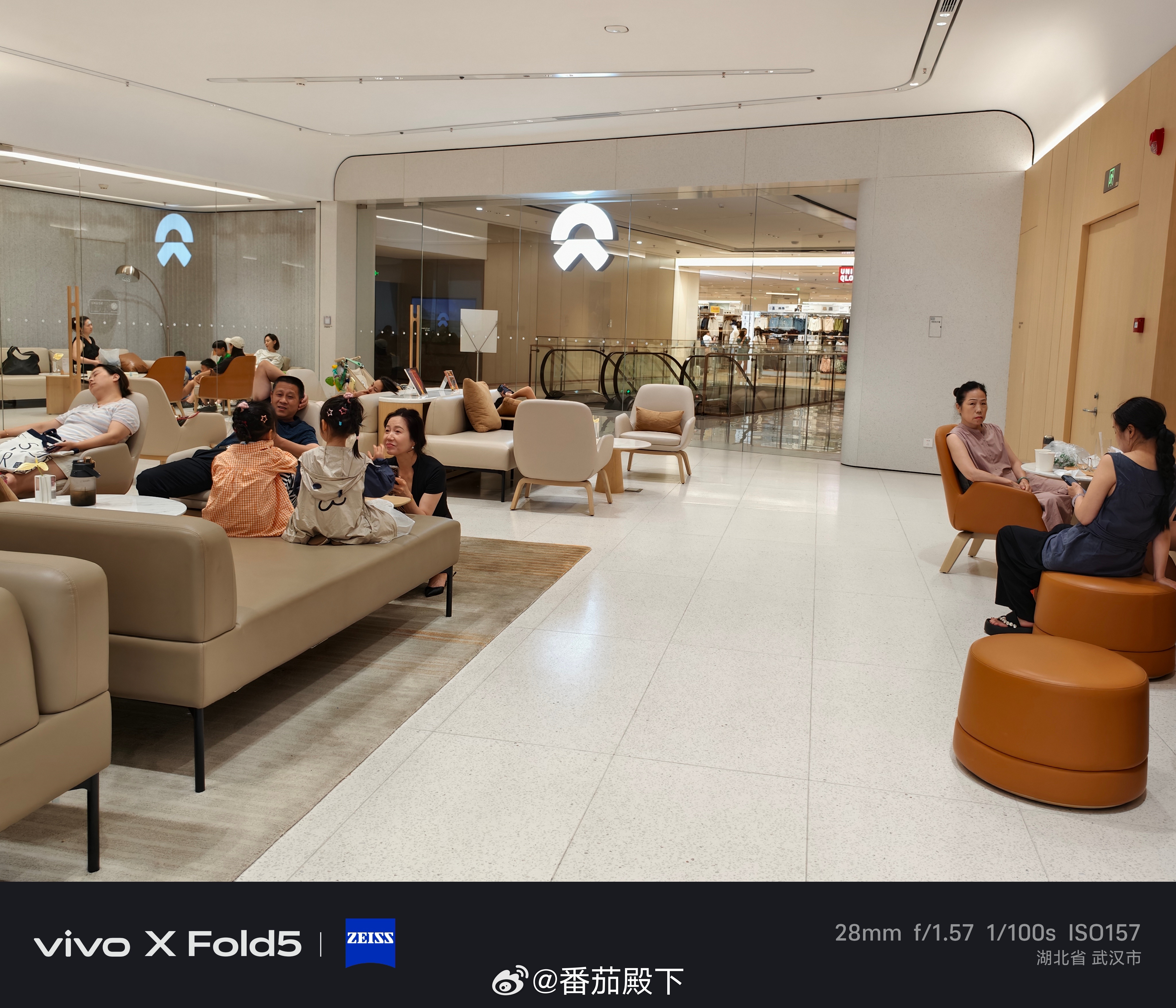 武汉有多热？NIO House最懂了。牛屋小哥硬生生给我找了个位置！武汉小姐姐人