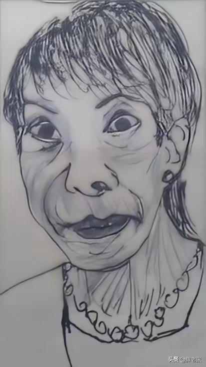 其实画的挺逼真的，不成给孩子换个画画的模特吧！

画猫像猫，画虎像虎，你对着丑八