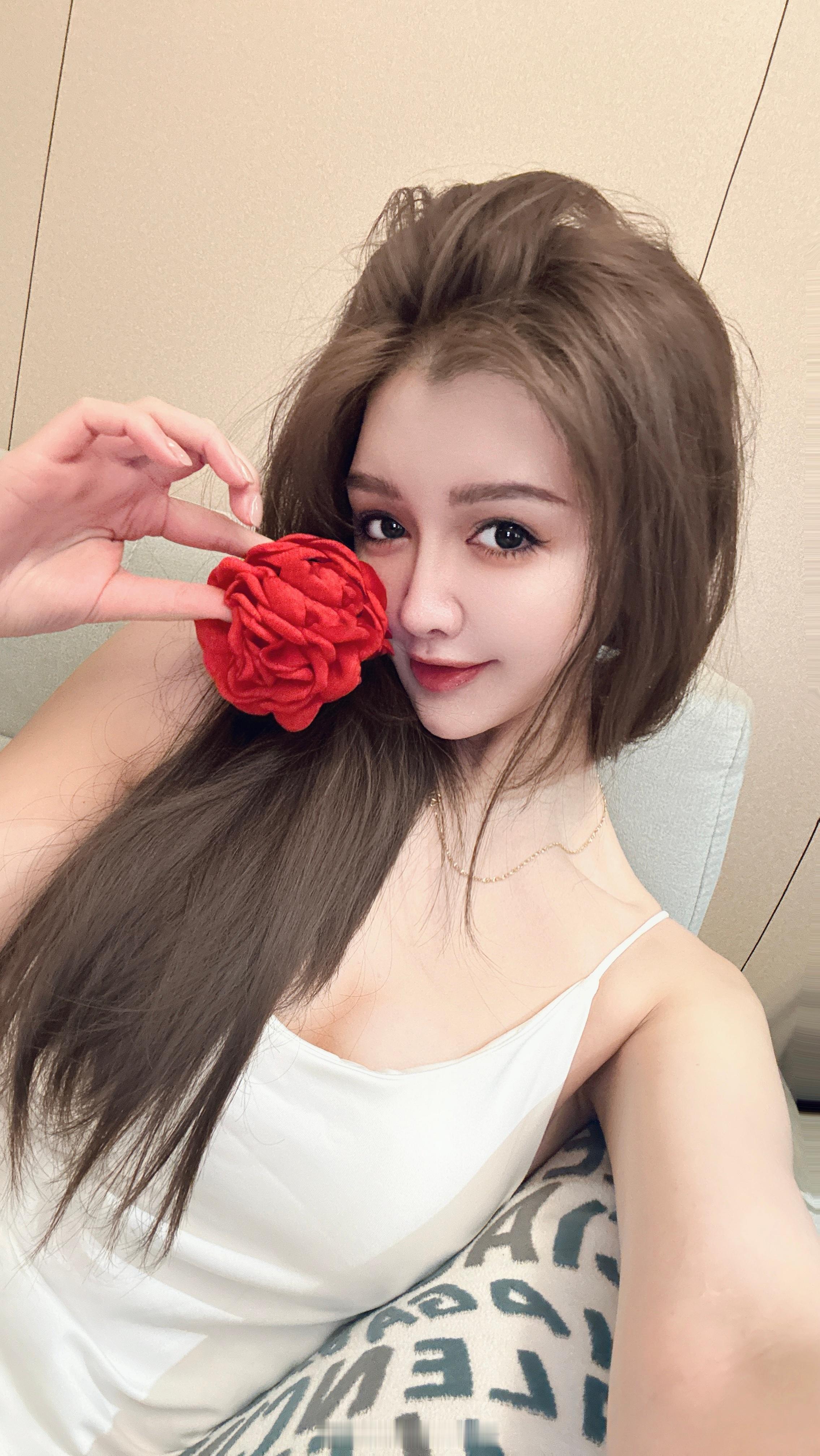 已经开始期待夏天了希望万事顺遂[可爱] ​​​