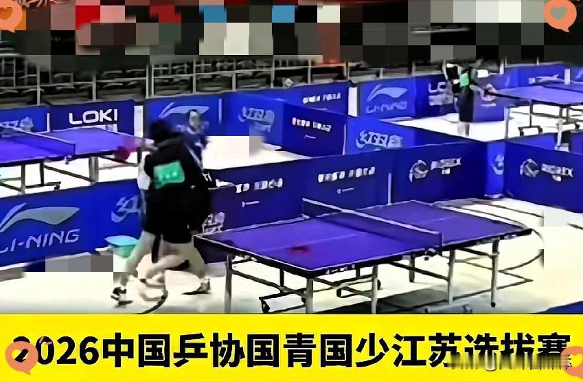 一觉醒来，
曹彦灏父母的天塌了。
自己的孩子被禁赛了，因比赛失利，殴打对手的视频