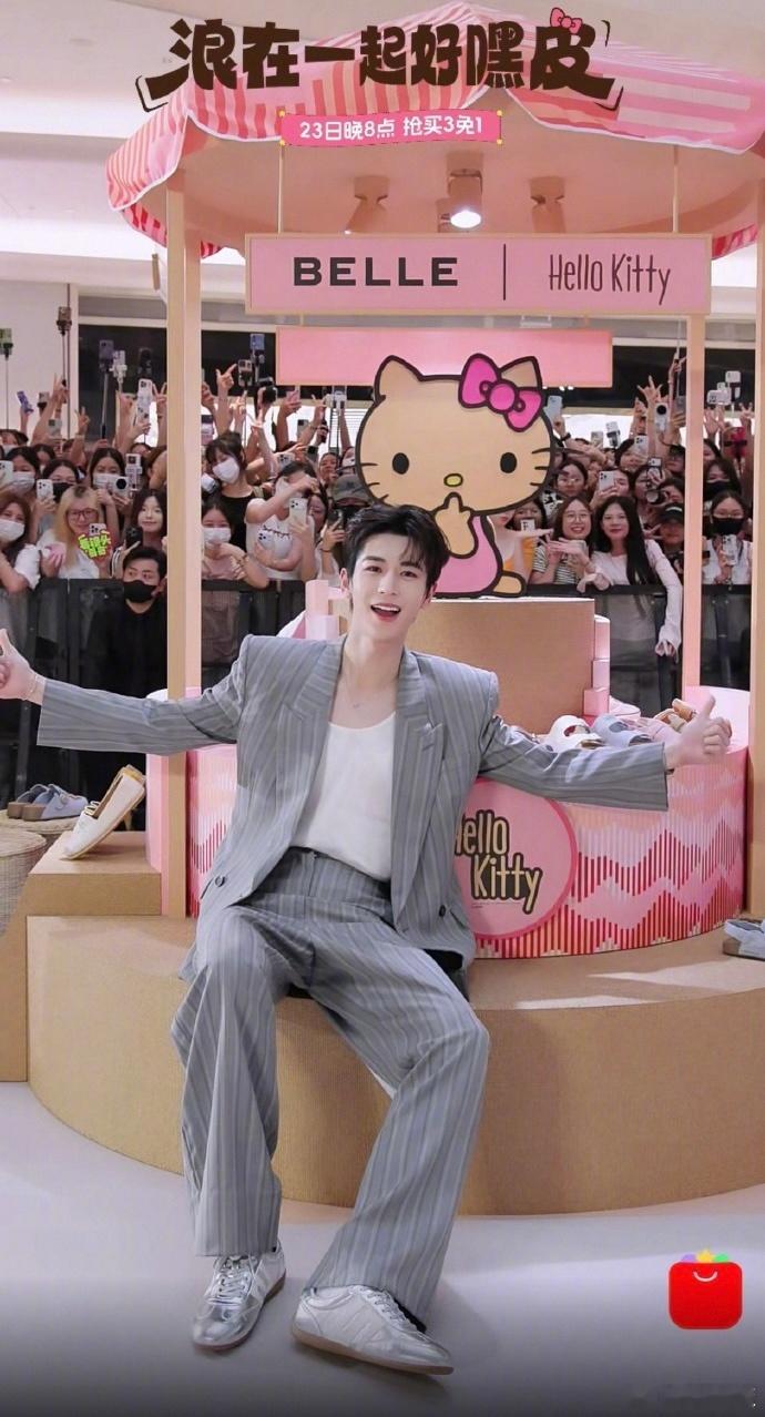 张凌赫穿赛车鞋帅到犯规 今天的百丽活动仪式上，今天的百丽开岛仪式look真的赢麻