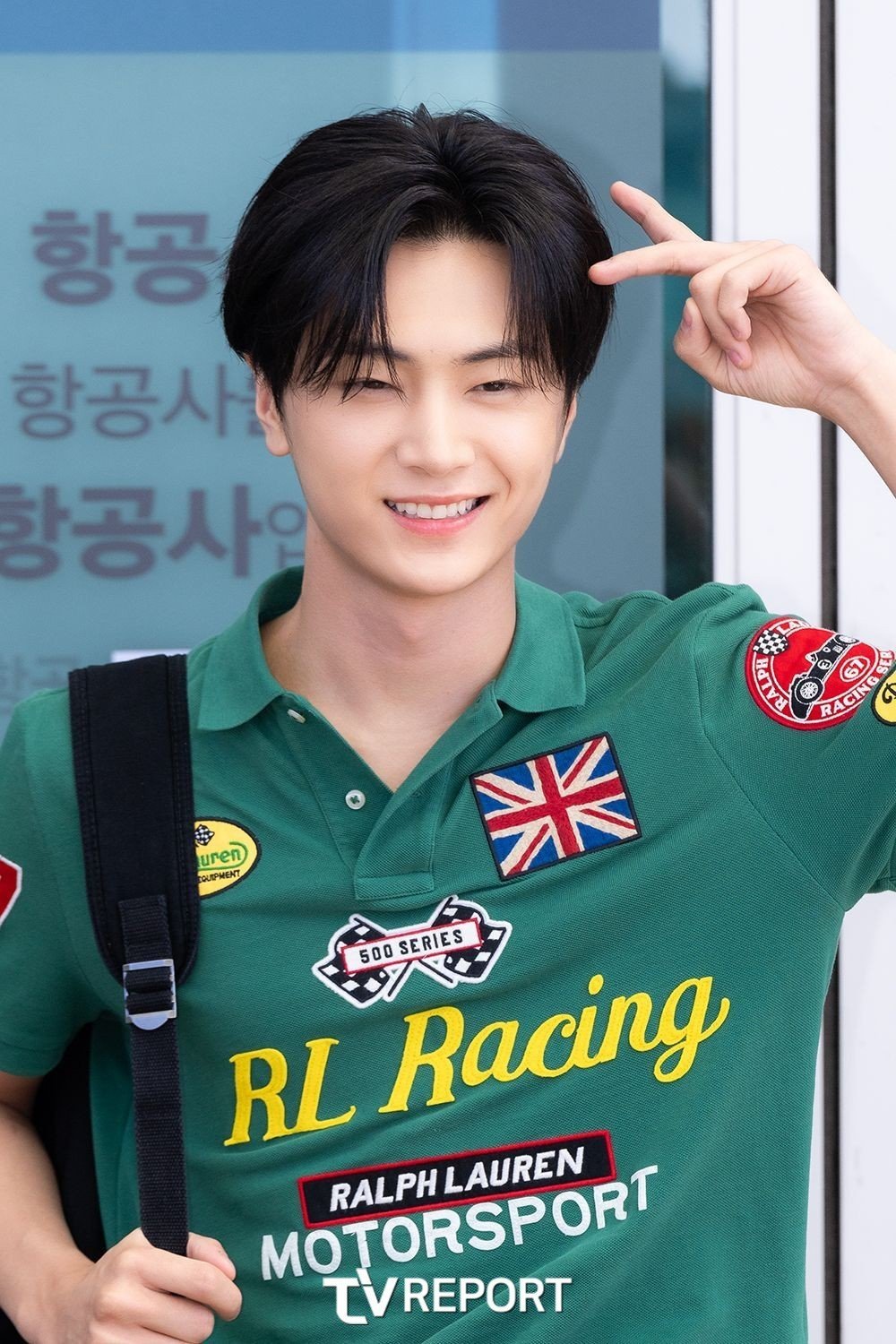朴综星 Jay 身穿Polo Ralph Lauren 现身机场启程伦敦出席“2