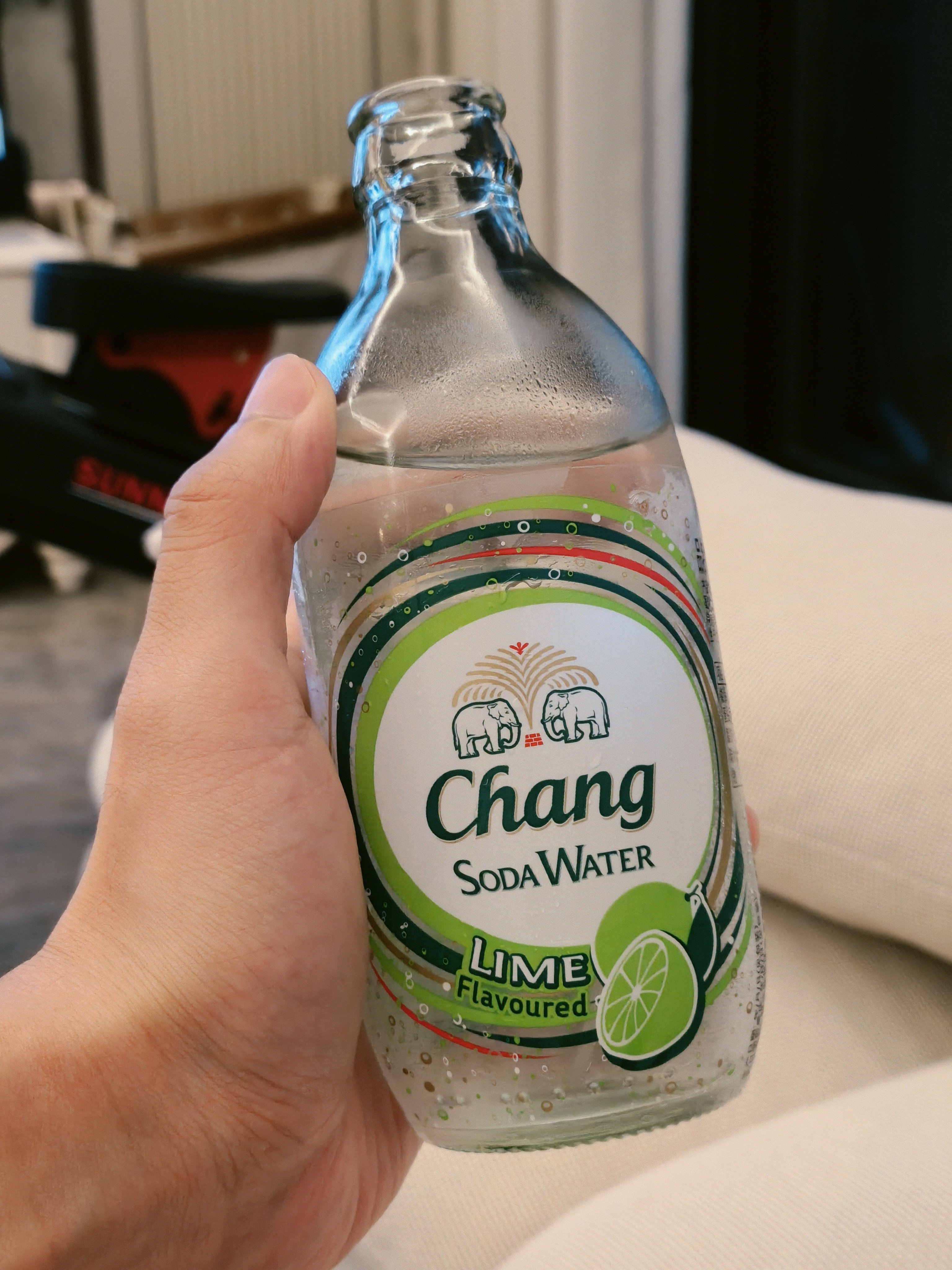 这么难喝的东西，我竟然能一天喝三瓶，岁数大了以后果然会开始喝奇奇怪怪的东西