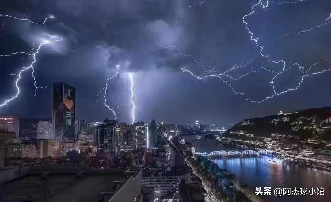 三国基本都是男人，水浒基本都是狠人，红楼基本都是女人，西游基本都不是人，三国是朋