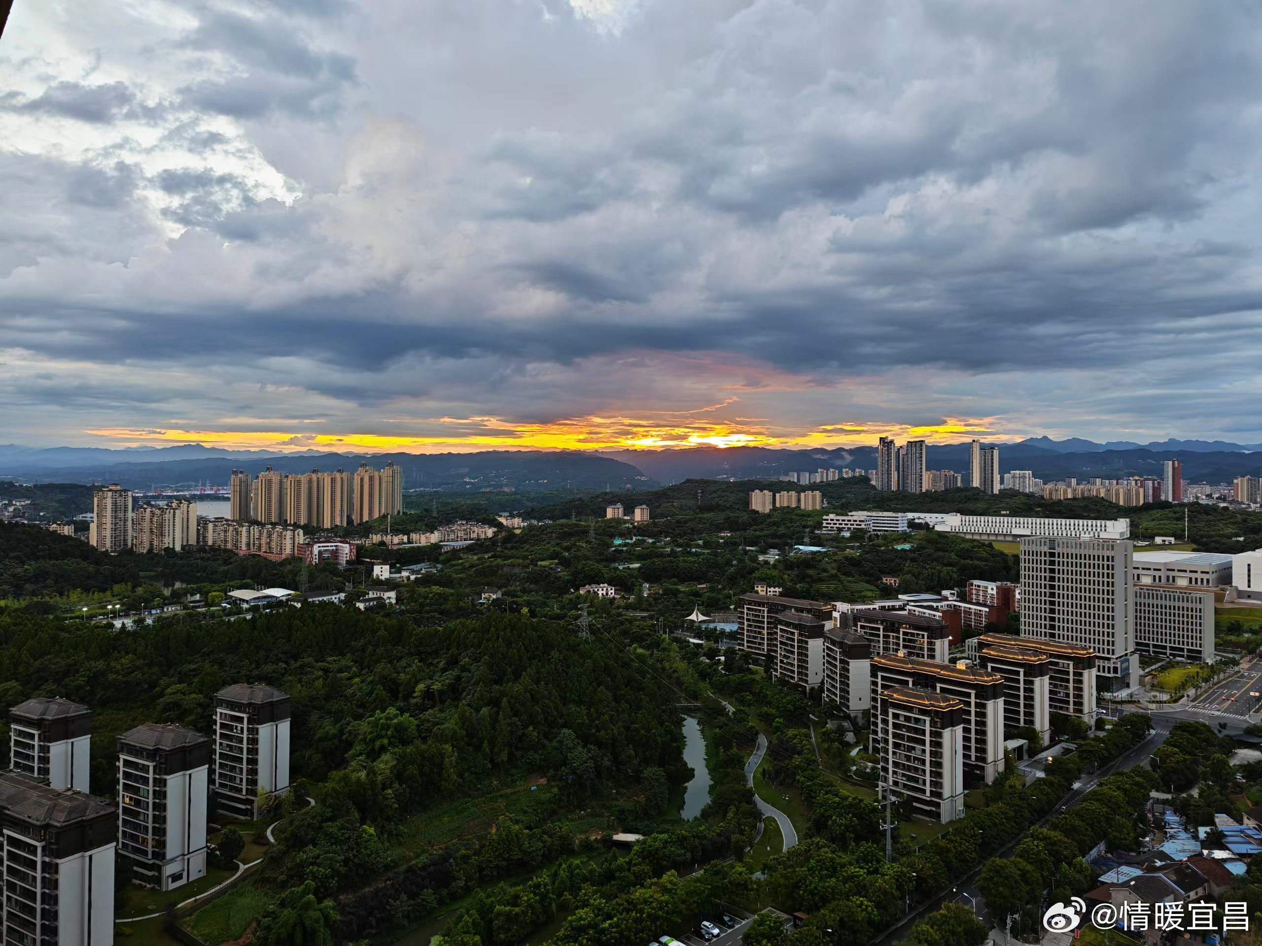 早安你已连续早安问候3309天，昨晚睡了7小时22分钟。七月再见，认真过好每一天