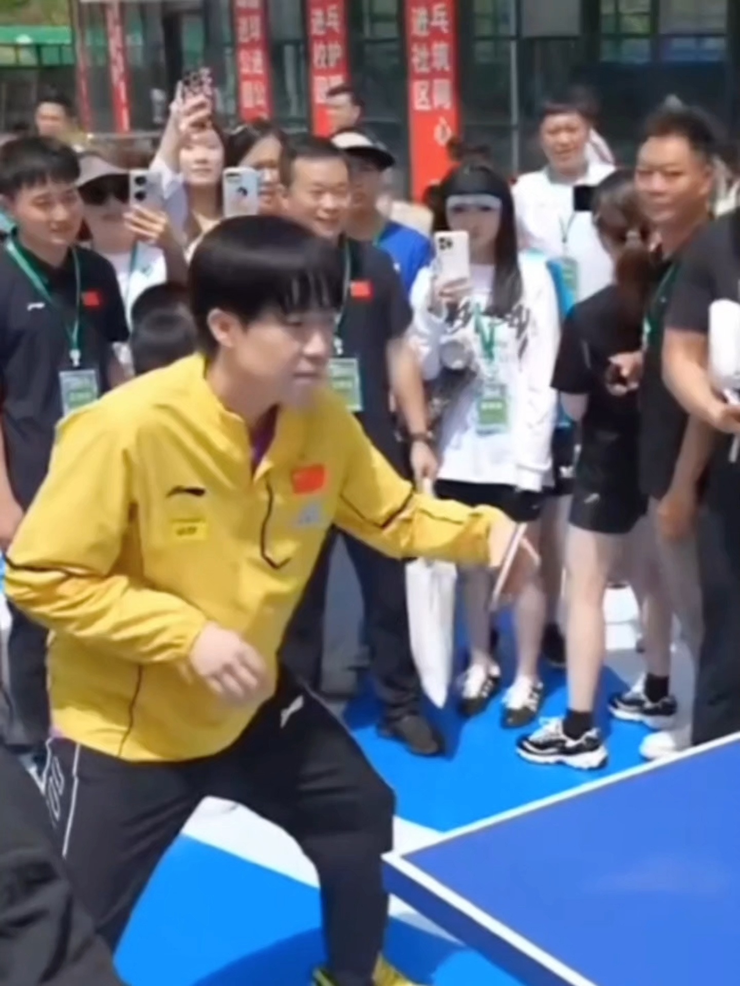 球坏[哼]笑太大声了这些人 ​​​