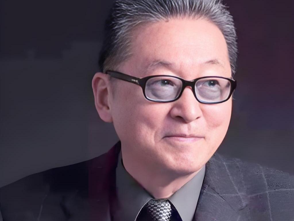 稻盛和夫说：
“不要对任何人抱有精神上的洁癖，这个世界上每个灵魂都是半人半鬼，凑