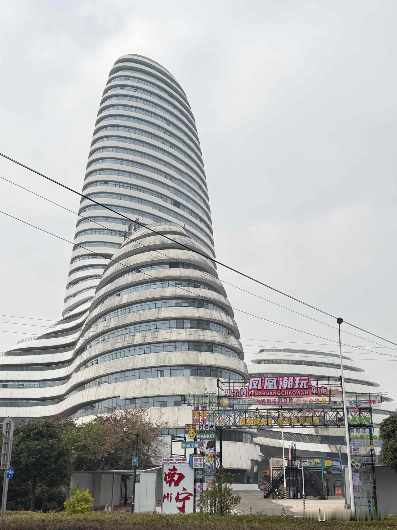 “广西之根”终于洗澡了，广西新媒体中心这是要干干净净过新年[呲牙][呲牙]

向