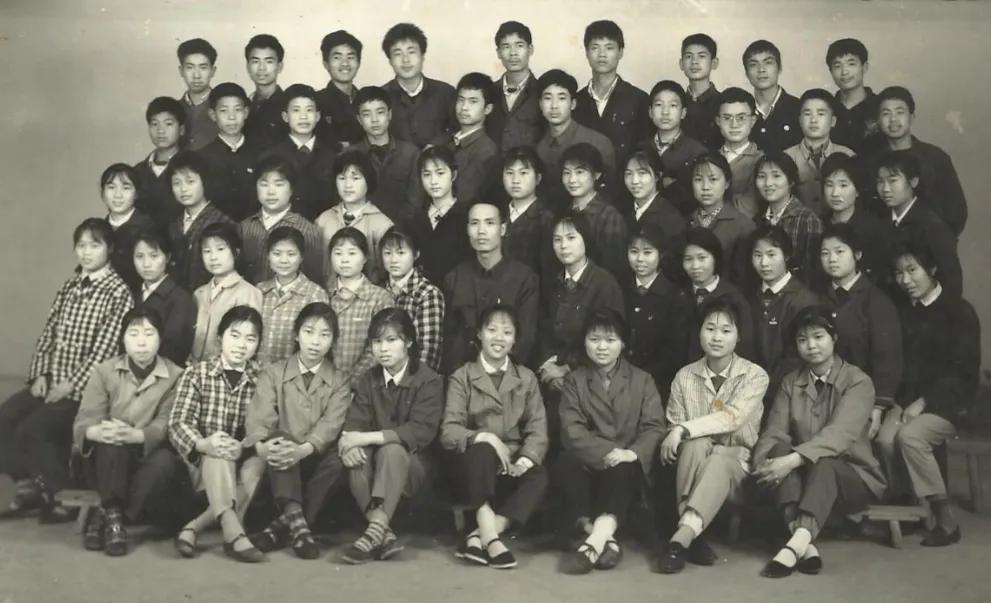 我妈每月拿着5600元退休金，却被一个三毛钱的塑料袋弄得痛哭流涕。

我妈是一位