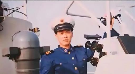 1997年，19岁战士为救人而牺牲，父母几度昏厥，可谁料20年后，战士母亲病逝，