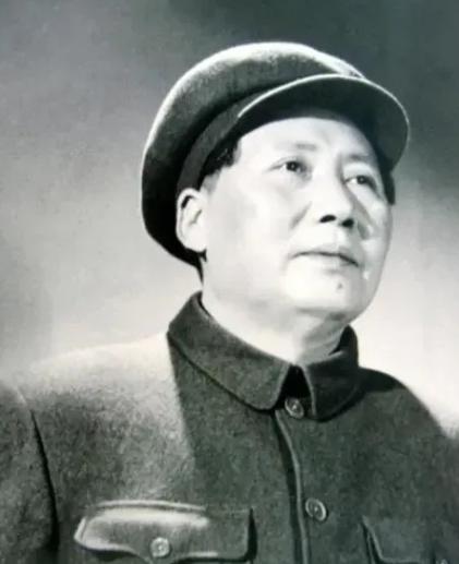 1958年，毛主席下令炮击金门，不小心炸死两个美国顾问，美国得知后率大军压境，指