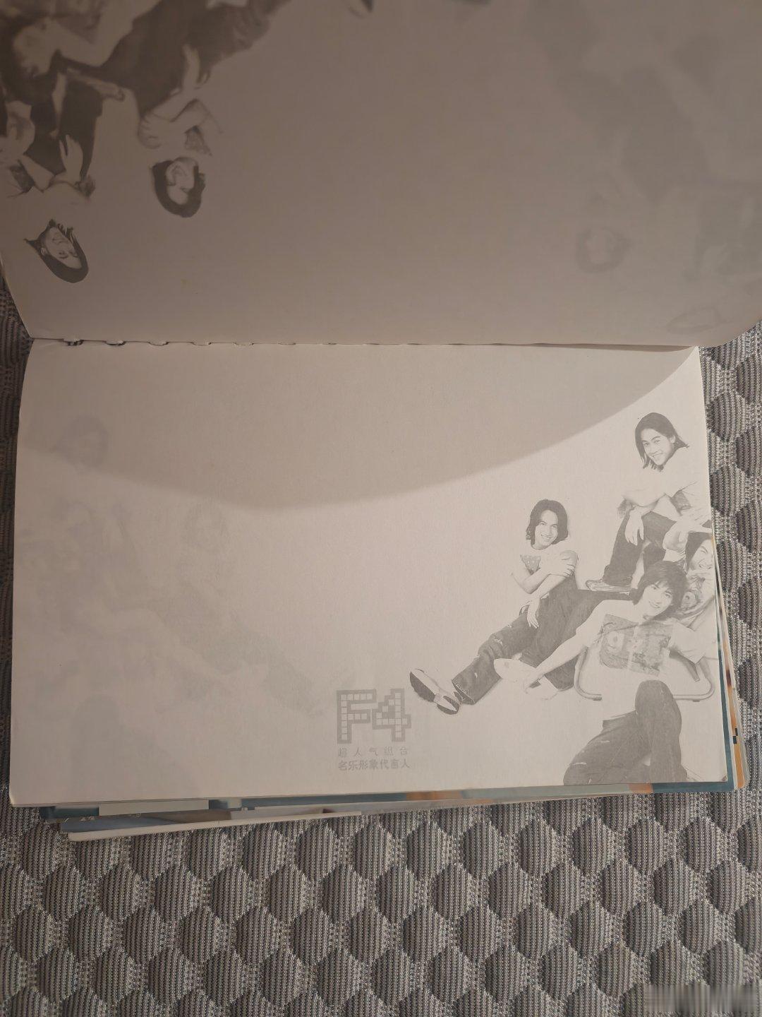 以前舅舅代理的名乐运动品牌，当年能请到火遍半边天的F4真是相当了得，这个联名本本