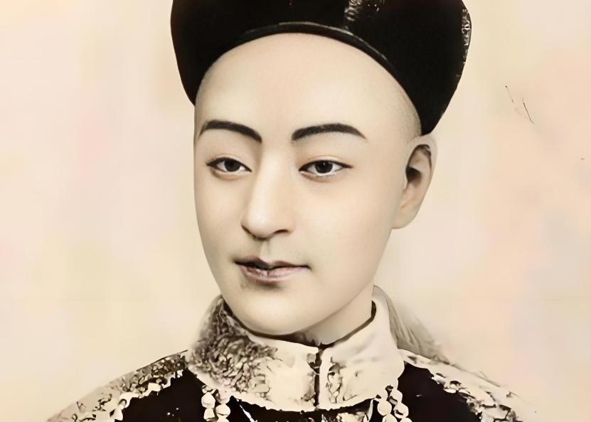 2010年，浙江一农妇在村口的池塘边洗衣服，猛然感觉身后好像站了一个人，扭头一看