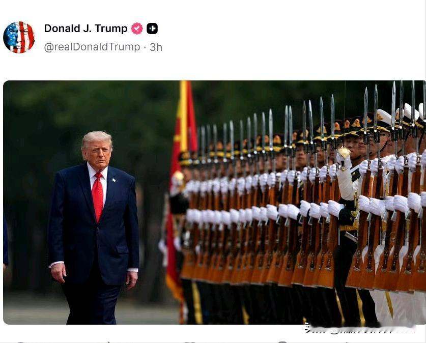 川普是懂得欣赏的，一回国就接连发布了多条来华时仪仗队英姿飒爽的照片，还特意晒出自