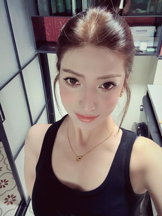 好喜欢我的新发色和badblood背心🫣