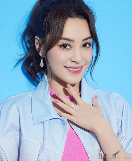 余衍隆曝阿娇变胖原因  阿娇[超话]  余衍隆曝光了阿娇的小号，并声称两人恋情公