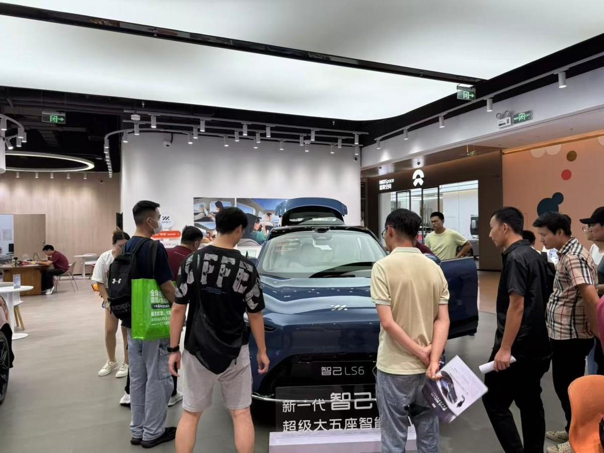 这几天苏州、杭州两地，所有带增程车型的品牌估计都感受到了压力——有个增程新品太火
