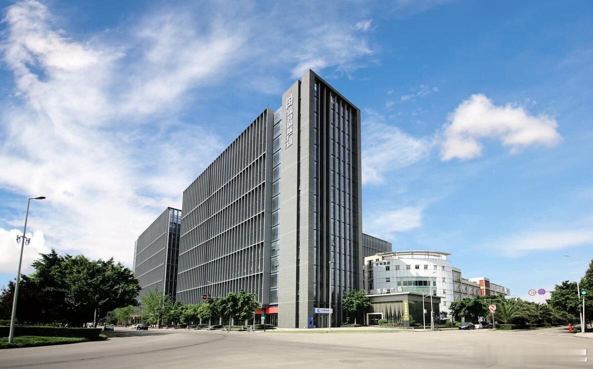 A股魔幻大戏！上市公司带100多人冲进参股公司，撬开保险柜抢走4枚公章！8月18