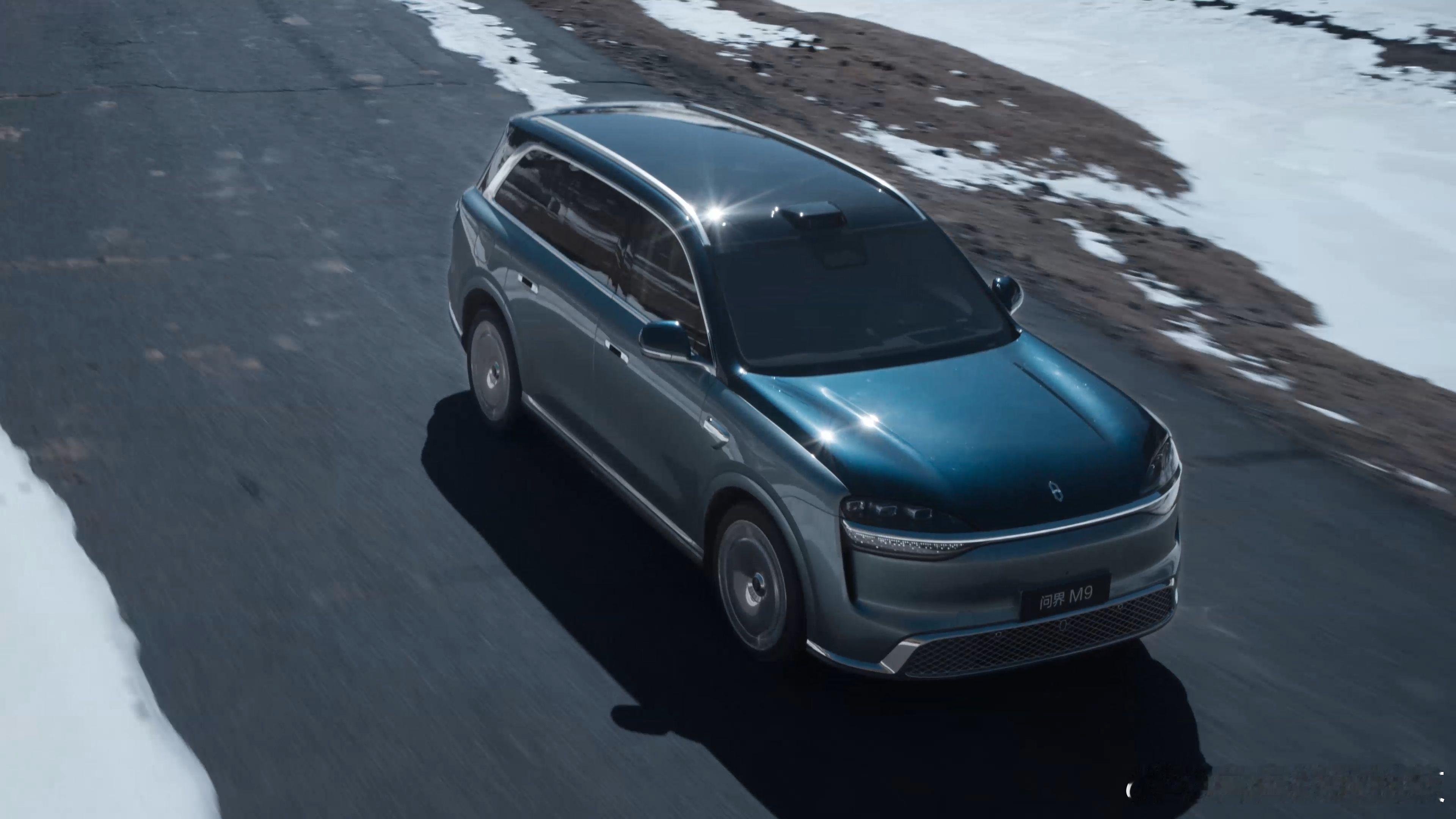 问界M9之所以能持续领跑，靠的是对高端市场精准的洞察。新一代车型通过尺寸、设计、