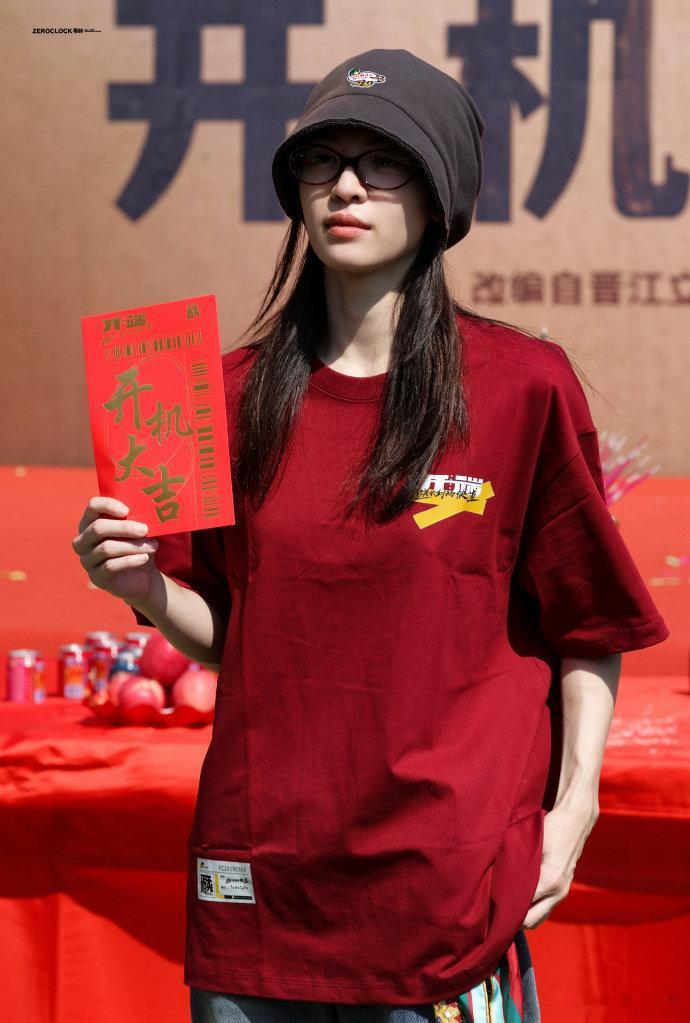  电影开端开机路透 张若昀钟楚曦电影《开端之送不到的快递》今天开机了诶。钟姐路透