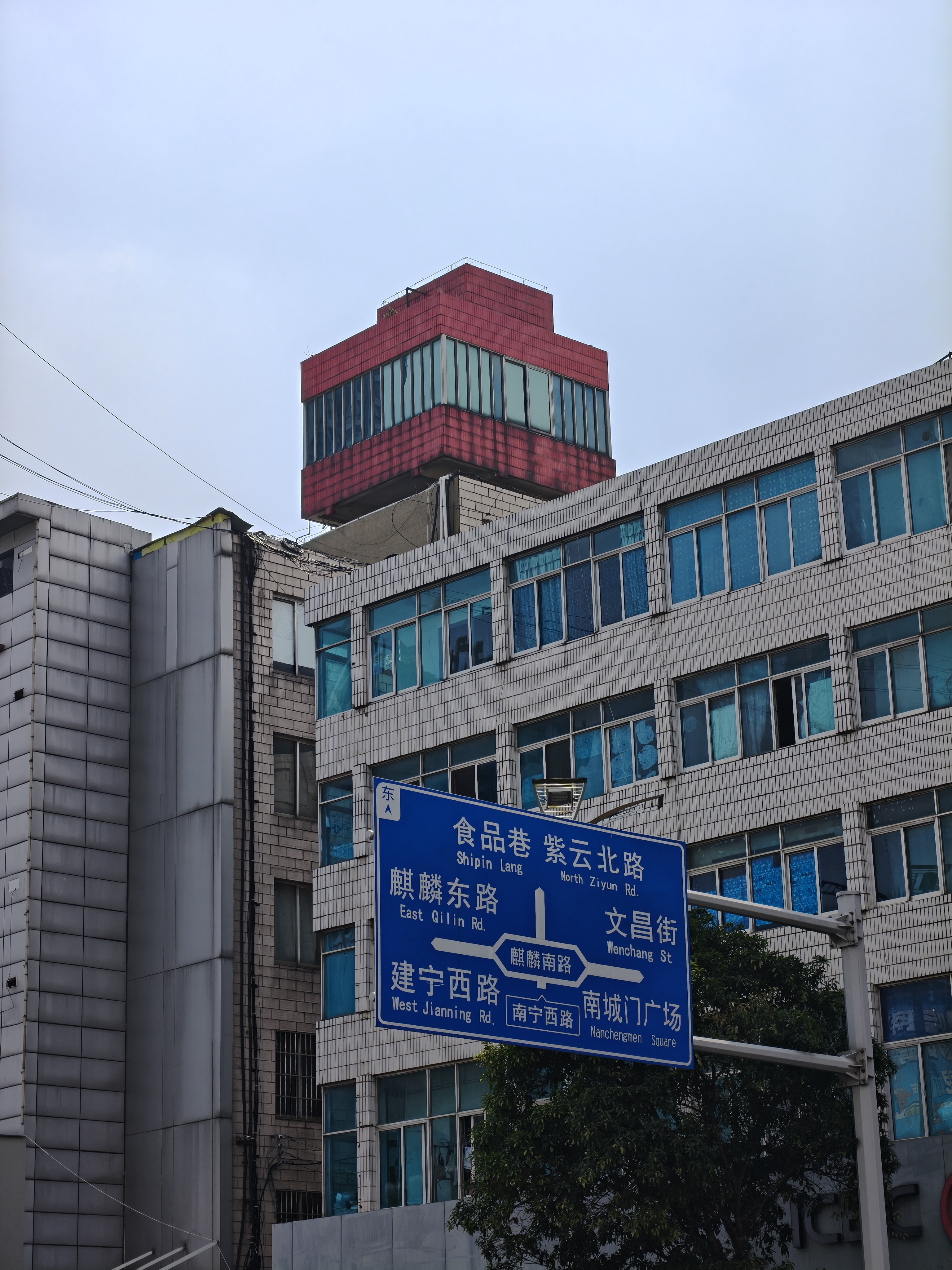 年纪大了，去一个地方有空时就喜欢逛逛老街区[泪奔][泪奔]  ​​​