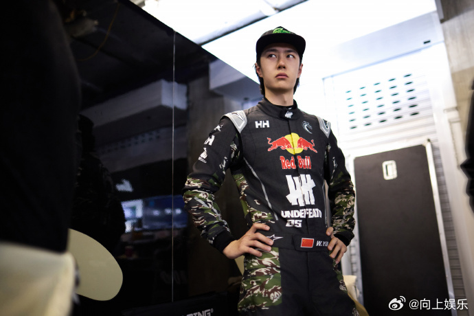 王一博85号即刻出发一组王一博P房随拍 王一博85号即刻出发，一组王一博P房随拍