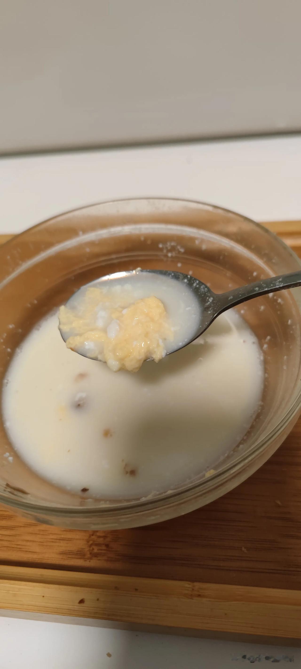 今年冬天的不同今天早餐用牛奶醪糟鸡蛋做了一碗羹。醪糟中和了牛奶的寒。喝着味道不错