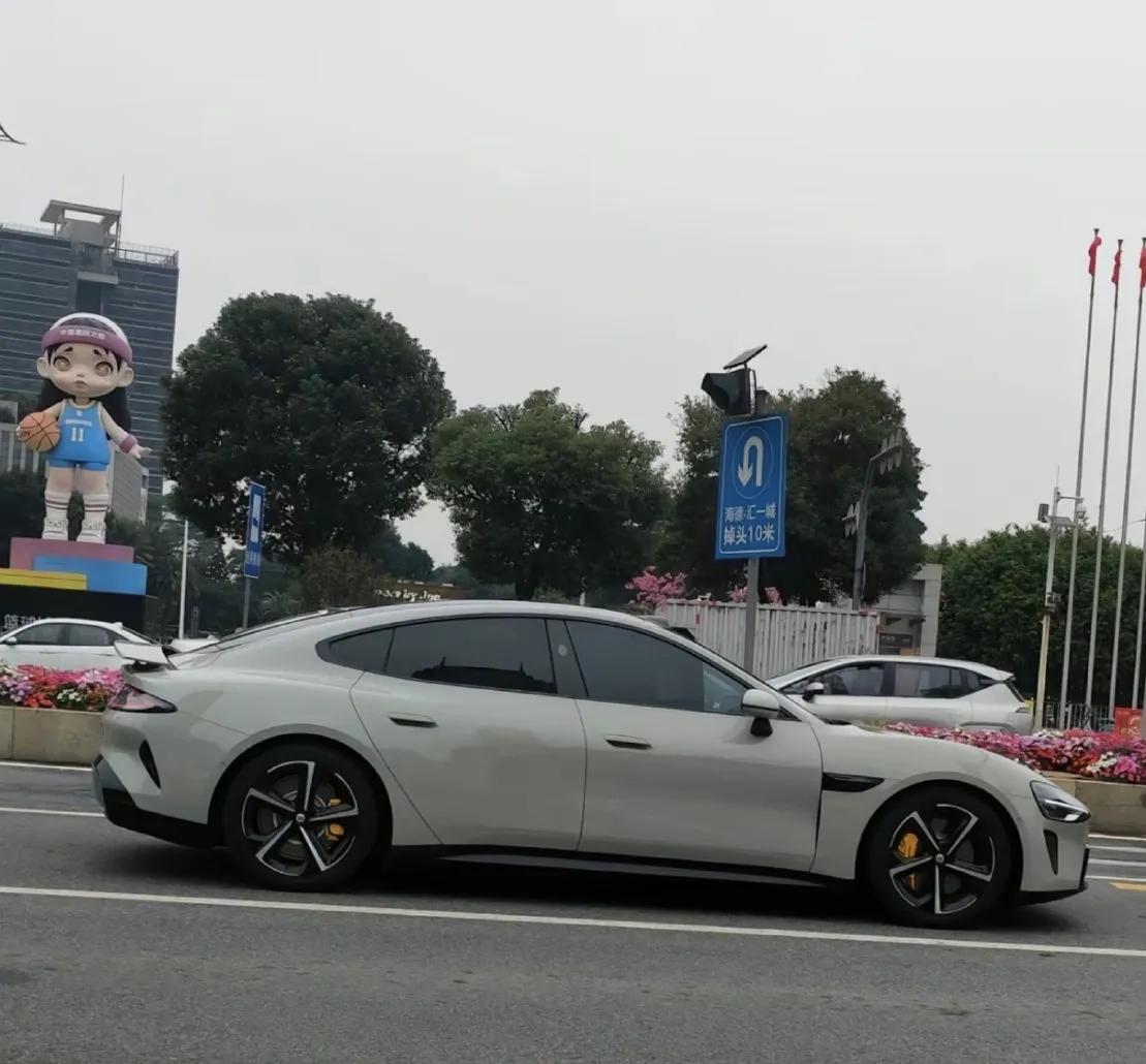 你们都是喊口号，小米汽车我是真想买啊。并且我还想买到首批货，我就这么跟你们说，你