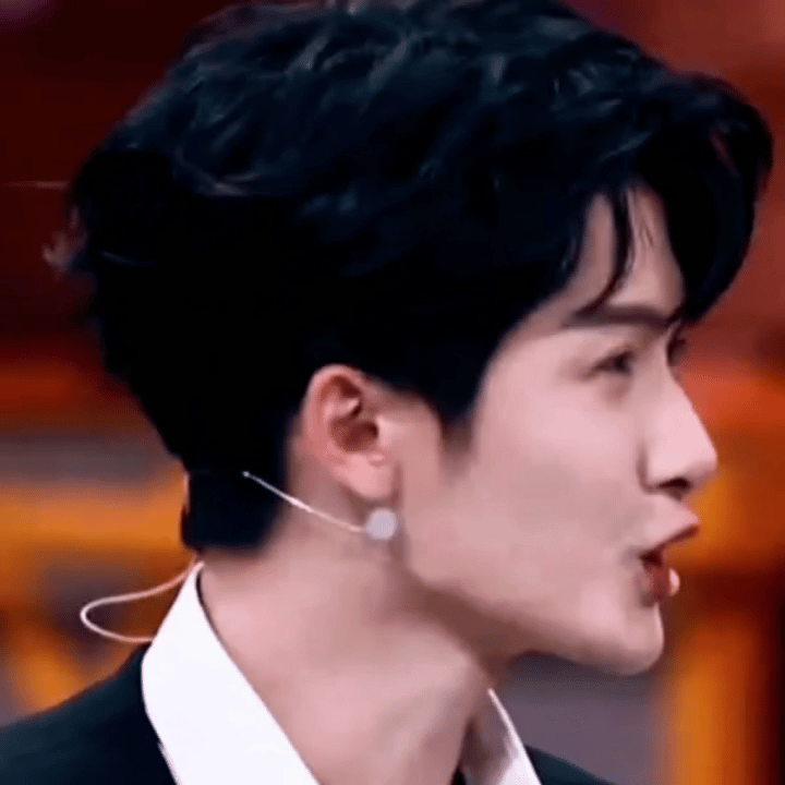 哈哈哈这个认真玩游戏的檀健次太可爱了，边唱《海芋恋》边吹气球，吹出了萨克斯感，脸