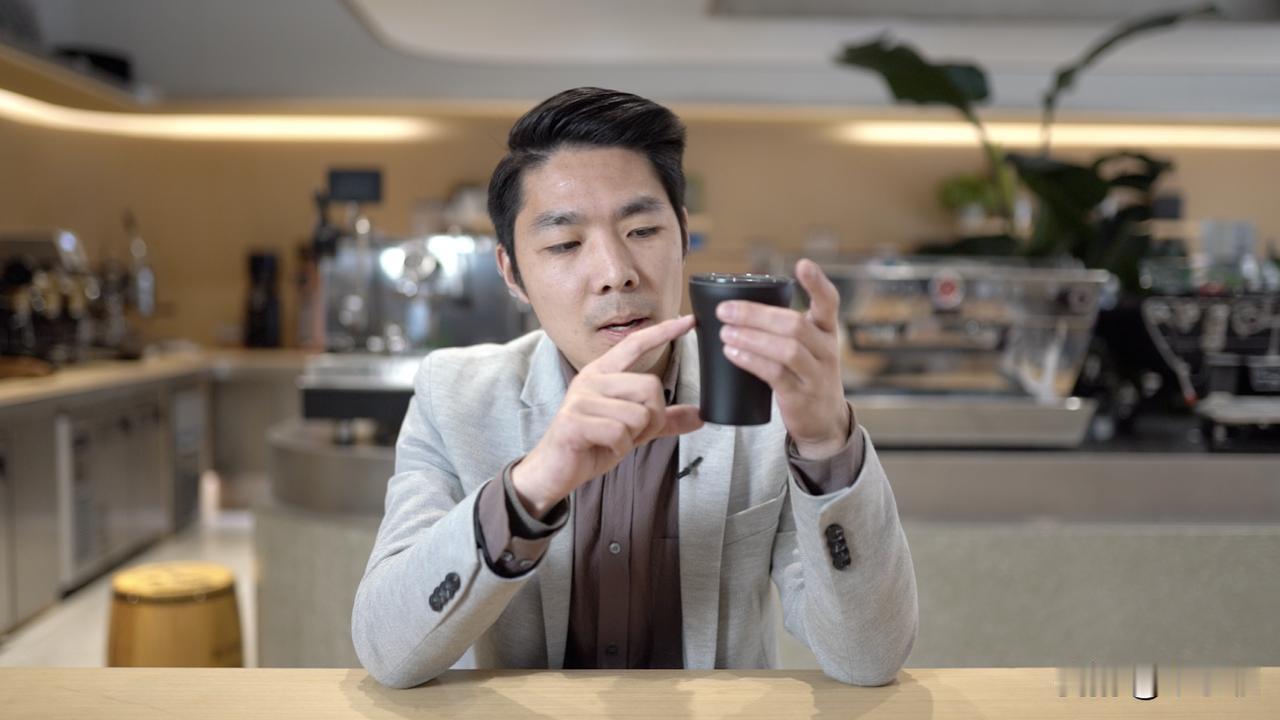 #牛小咖预告#  有些人酒喝多了会说英文，有些人啊咖啡喝多了也....