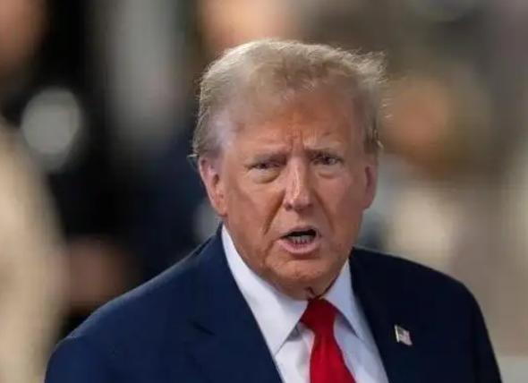 老天饶过谁：特朗普身体报警，全世界可以安稳了？

特朗普79岁身板亮红灯，哪是简