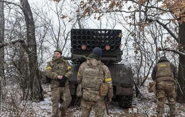 乌克兰武装部队总参谋部还报告说：截至基辅时间2026年1月15日22时，前线发生