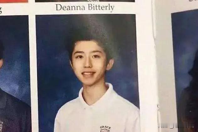 蔡徐坤中学照片，好青涩的一个男孩子啊，干干净净，这应该是校草吧，你们觉得帅吗？