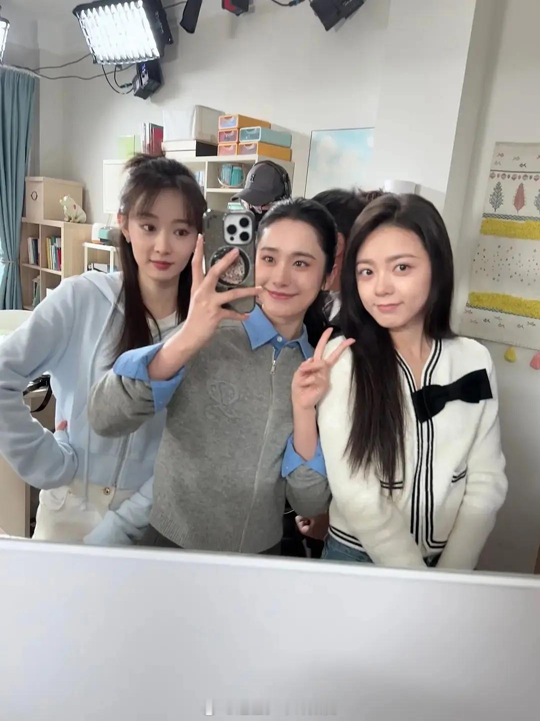 赵今麦真的很神奇呀，古装造型就像小孩穿大人衣服，在骄阳似我里面单看还是美的啊，就