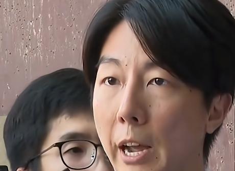 国民党主席郑丽文今天接受台湾网红“历史哥”专访时，民进党放谣言说她访美请公关公司