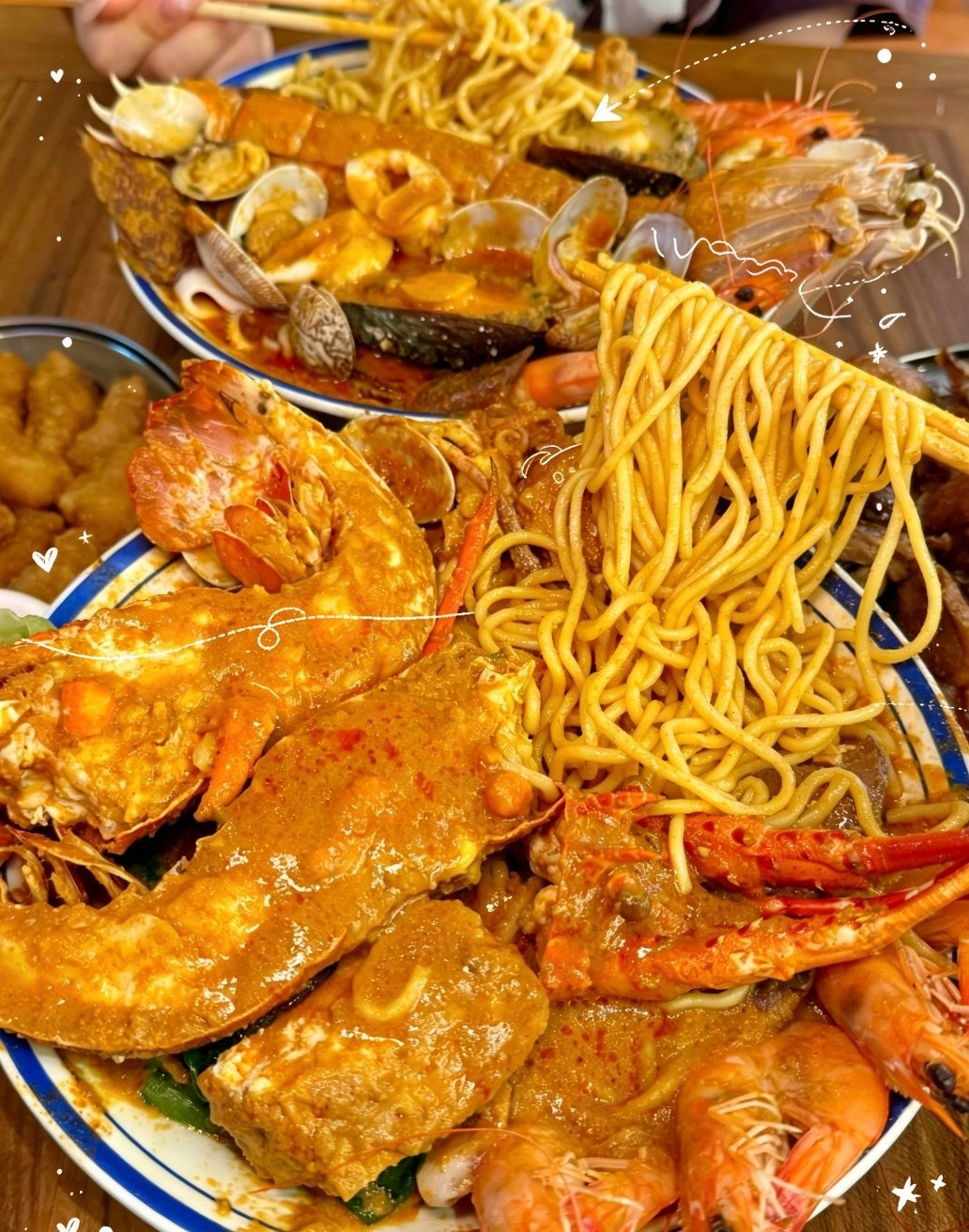 离开厦门中山路后念念不忘的…吃到了好吃的海鲜沙茶面！有一整只完整的小青龙！还有各