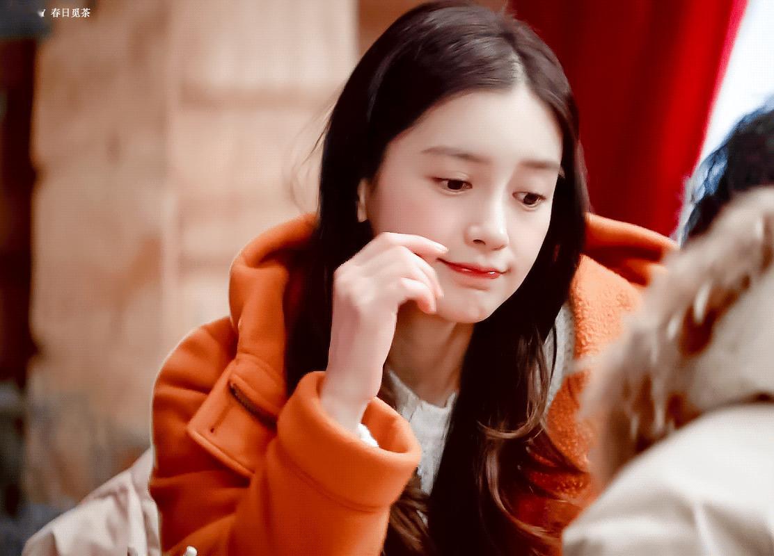 非正式跨年派对🍎 和杨颖一起奔向2026 今晚平安夜大家都有什么安排吗？带着小