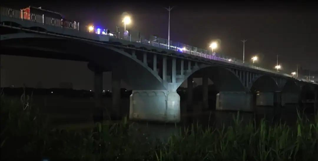 消防救援古语讲：冲动是魔鬼。尤其是在当今社会金钱至上、情绪对立的复杂环境下，一个