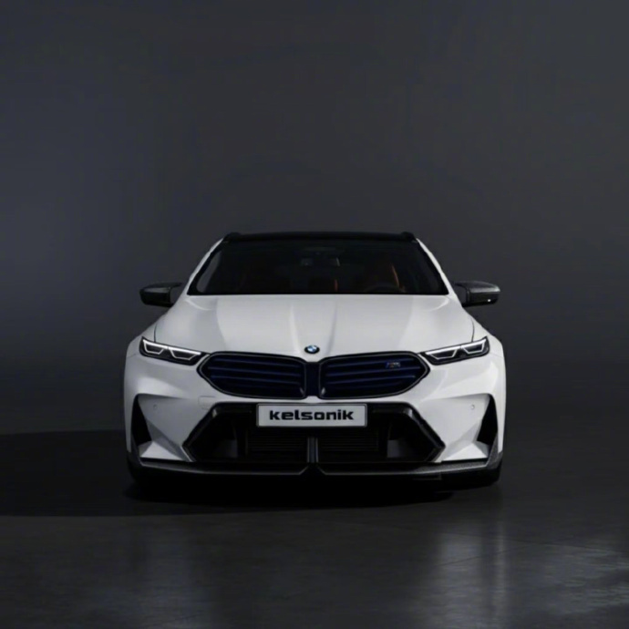 新款宝马 5 系实拍太惊艳😎车头加长后斜侧看着竟有旅行车那味儿，熏黑中网帅爆！