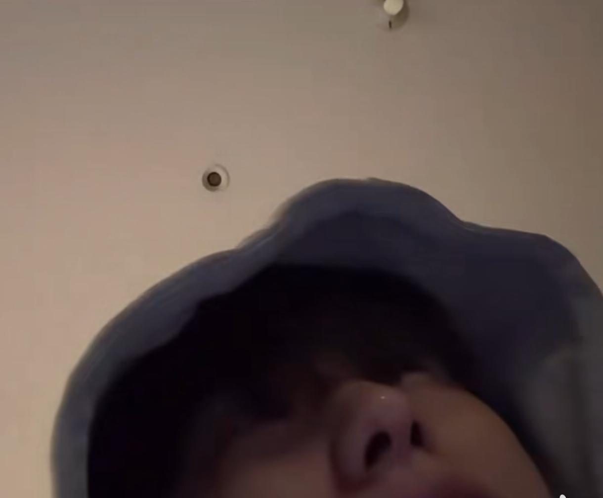 拿孩子真名玩梗太过分！童锦程直播放话绝不妥协，护娃态度太刚
 
网红圈又吵翻了？