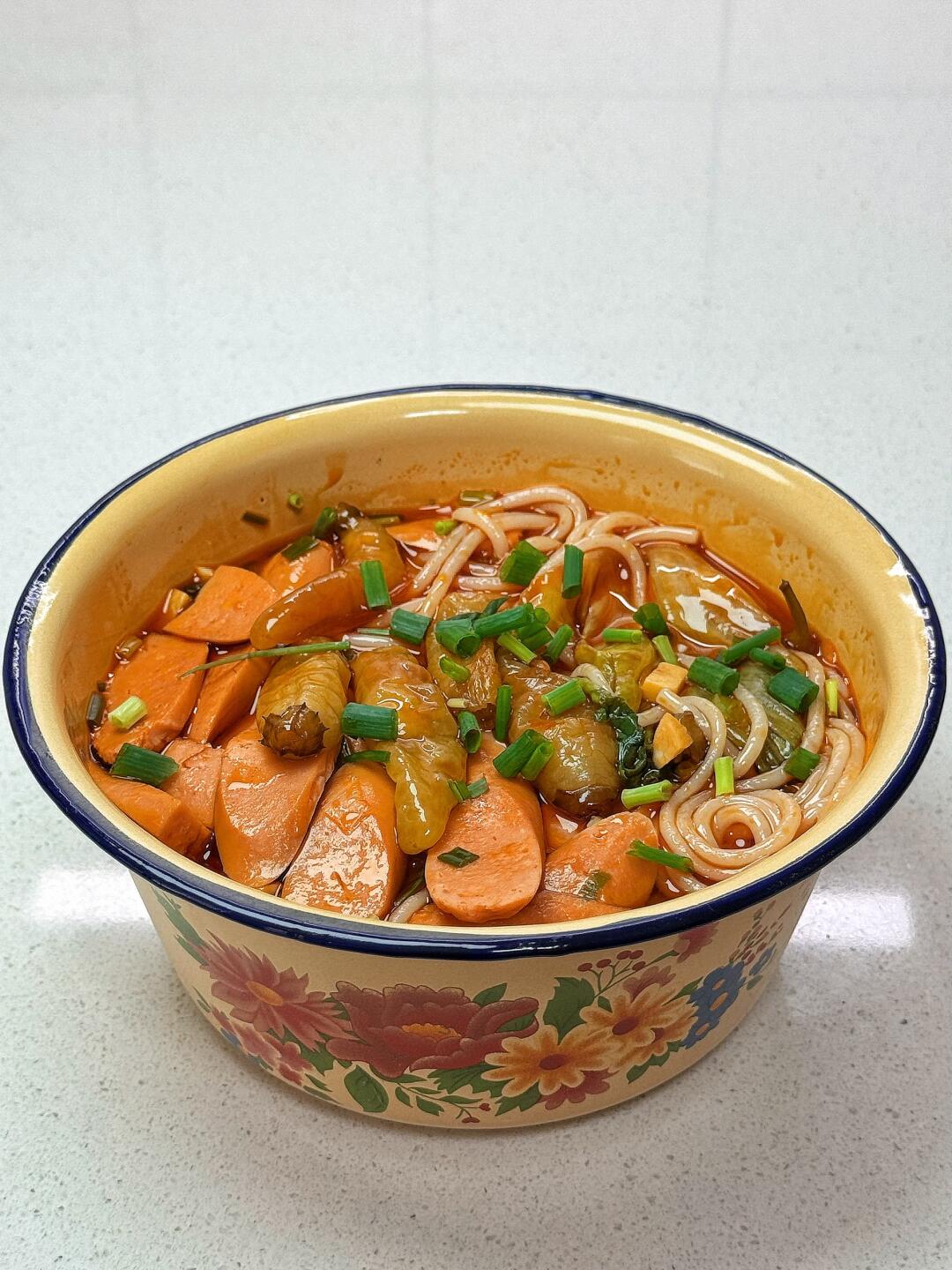 今天吃什么🥢🥢泡椒火腿肠米线（附做法）