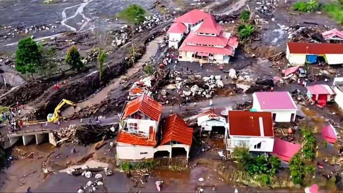 印尼洪灾442人遇难402人失踪11月30日，印尼国家抗灾署发布最新灾情通报，苏