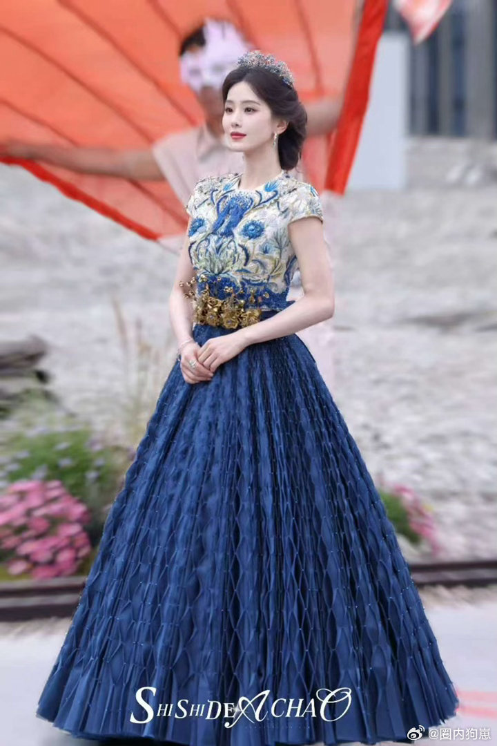 刘诗诗又在撩妹 是在安慰，前几秒刘诗诗还被震惊到了，是安慰啦！这谁能顶得住啊求捧