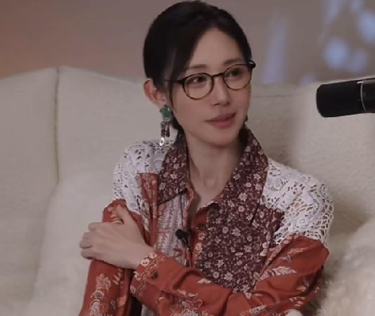 朱洁静：我得知患癌的时候没有告诉任何人，而且第25次化疗刚结束就收到了春晚的邀请