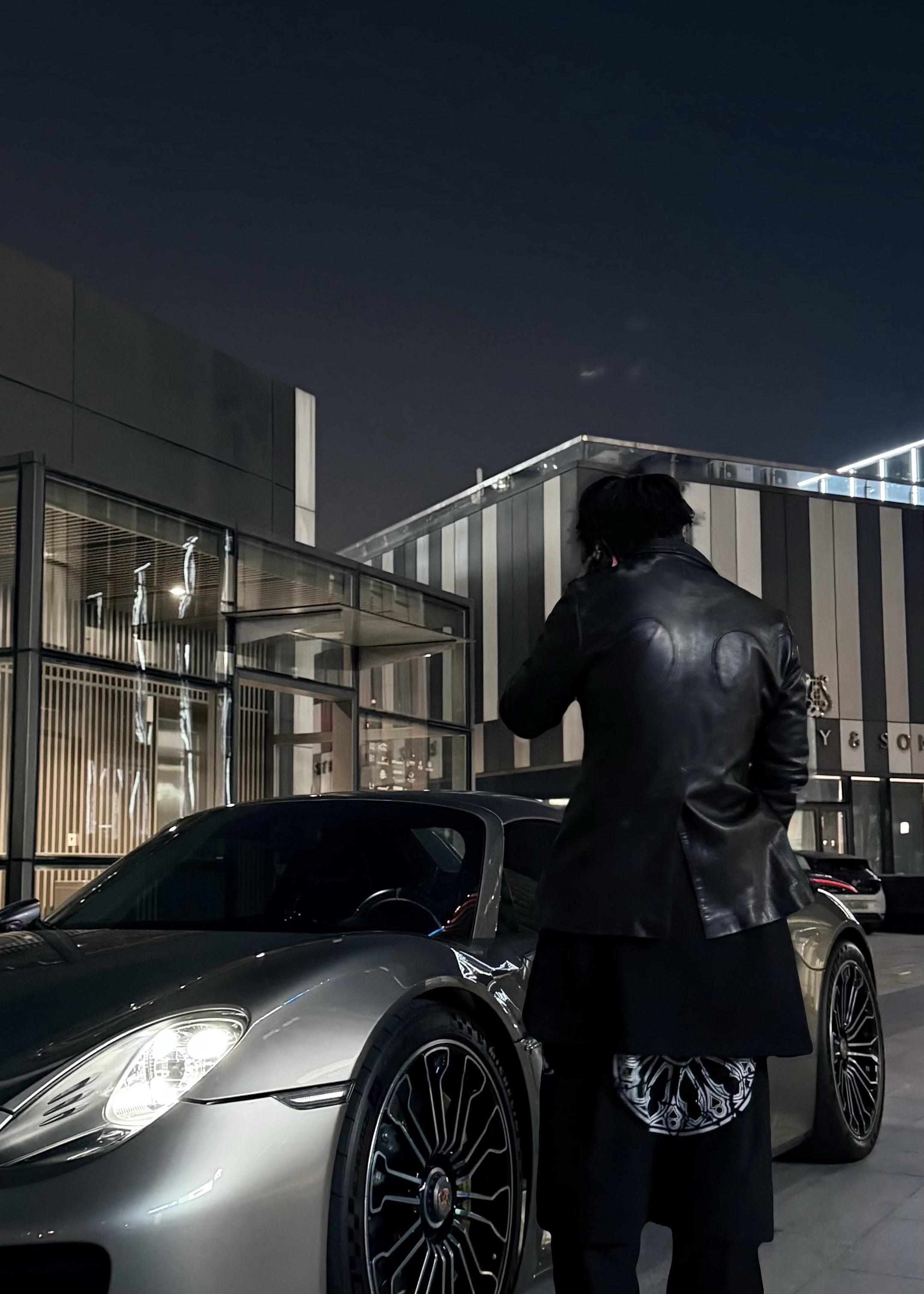 就喜欢点大众牌子的小众货 罗子的皮西装真不错