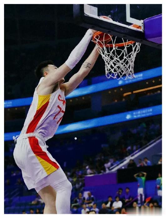 猜猜看！！中国男篮今晚能赢香港男篮多少分！！！
A:10-20分。
B:20-3