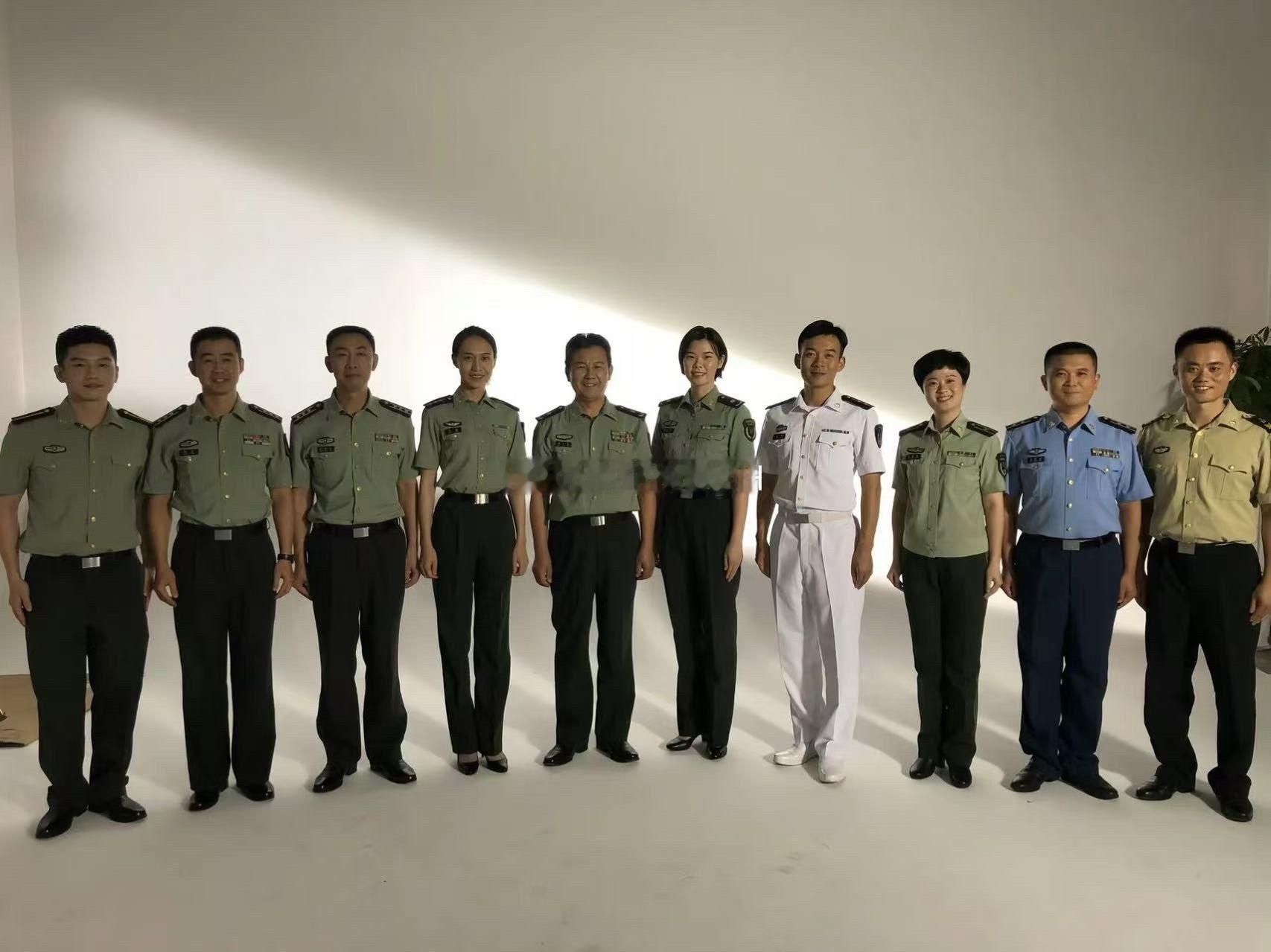 谁懂这张照片的含金量！都是优秀的人才，在不同的领域发光都是国家的顶级英雄乒乓球?
